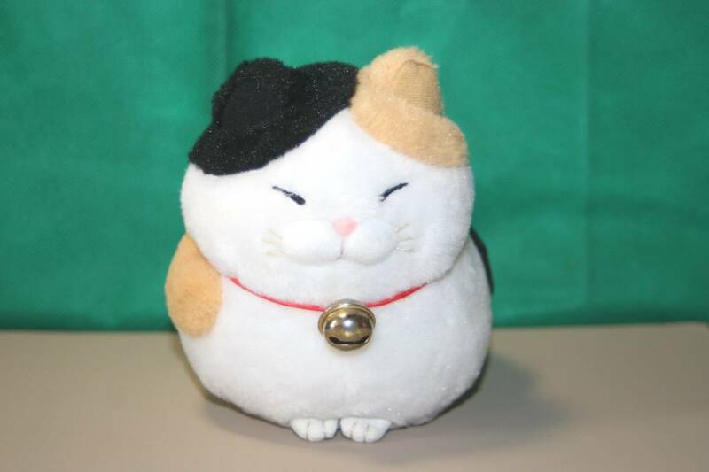 ひげまんじゅう みーさま ぬいぐるみ 約13cm　三毛猫　鈴付き　