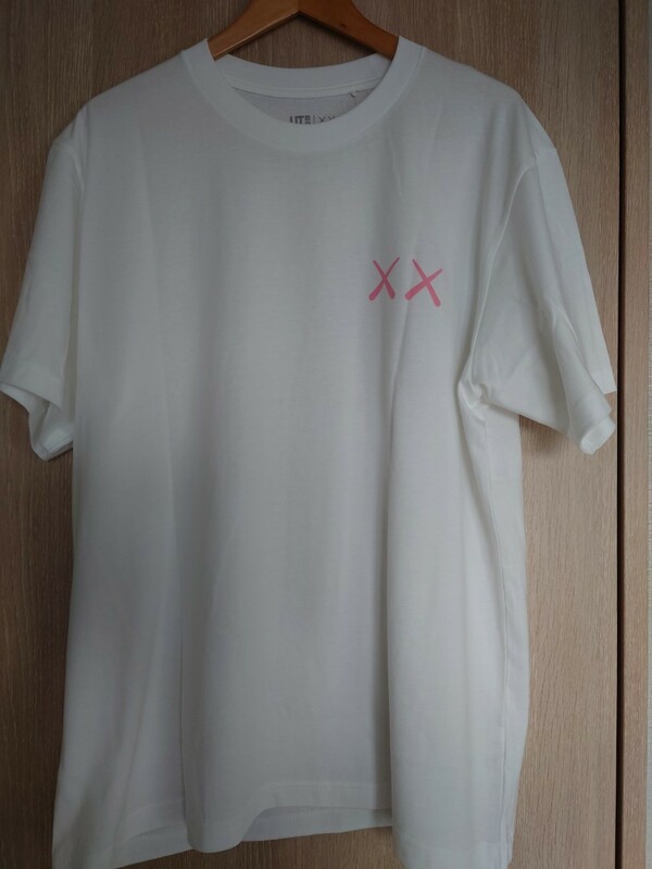 XXL ユニクロ カウズ コラボ グラフィックTシャツ UNIQLO KAWS オフホワイトカラー 新品