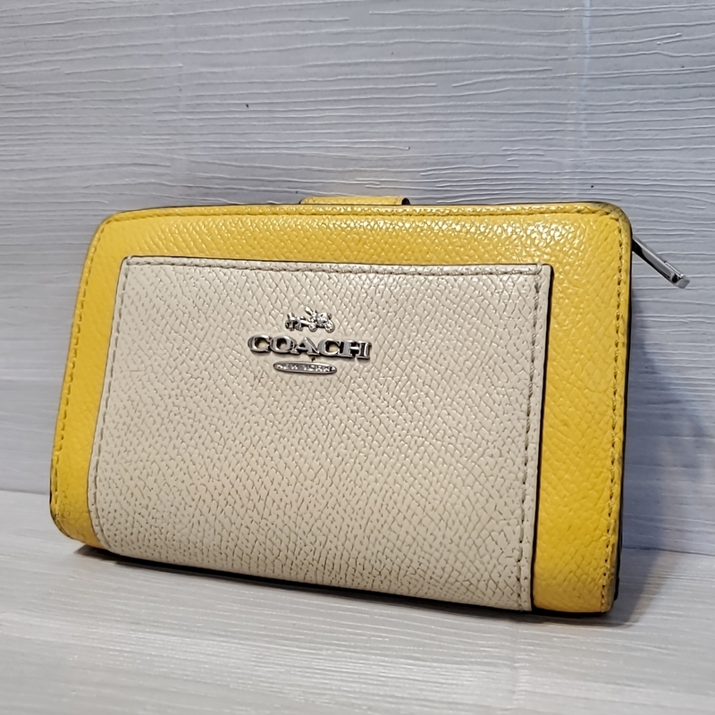 1789 即決 COACH コーチ 財布 ウォレット ロゴ レザー 黄色系 イエロー系 札入れ 小銭入れ ホック 二つ折り