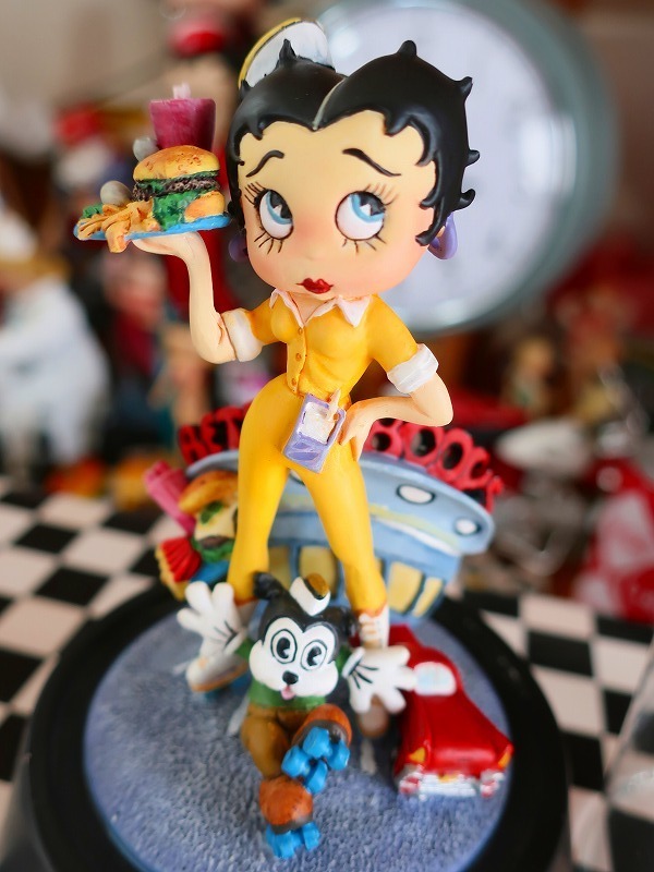 爆レア★絶版★限定生産★ベティちゃん Betty Boop アメリカンダイナー ウェートレス ジオラマ模型 a doop Diner ガラスケース付