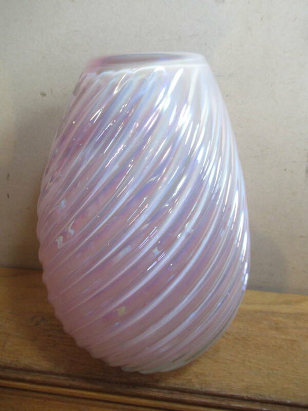 送料込　昭和レトロポップデザイン　カーニバルガラス　スパイラル柄ガラス花瓶　箱無し　中古品