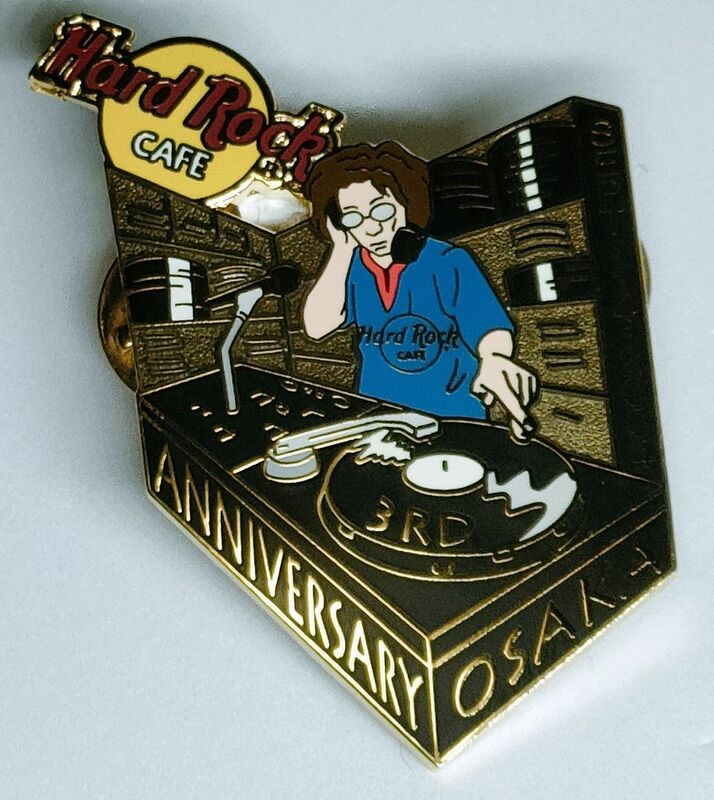 ピンズ　ハードロックカフェ　大阪 3周年記念　DJ　HARD ROCK CAFE OSAKA　3RD ANNIVERSARY PIN 　ピンバッジ ピンバッチ