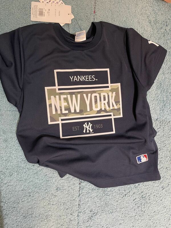 新品　アウトレット品　NEW YORK YANKEES チームTシャツ 紺色　140センチ　