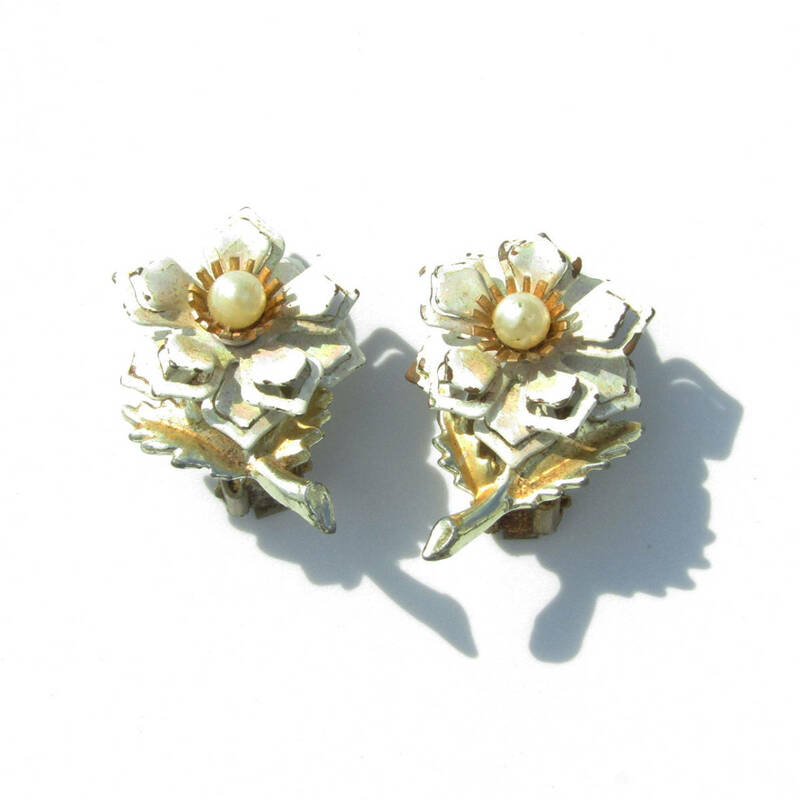 ★60s Vintage flower motif earrings