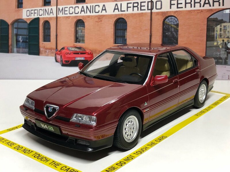 Triple 9 1/18 Alfa Romeo 164 Q4 1994　レッドメタリック　アルファロメオ　