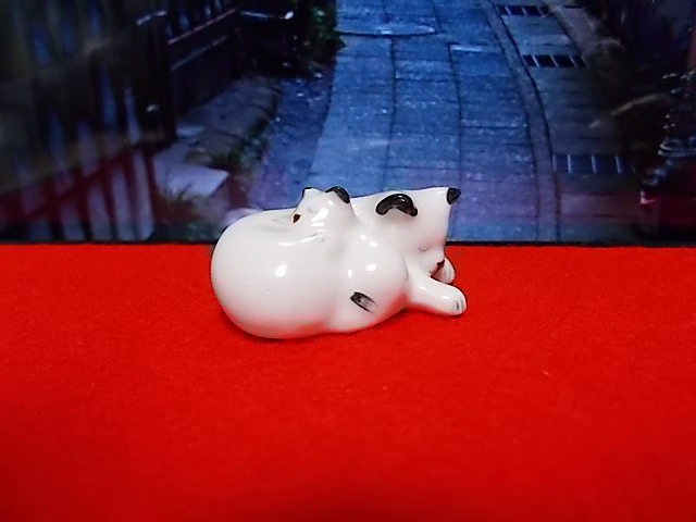 ■ 猫 (白猫） ■ 陶器のミニチュア 　タイ王国製