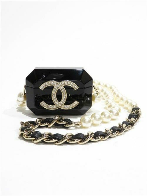 61404 CHANEL ／ シャネル CC チェーンパール エアーポッツ ケース