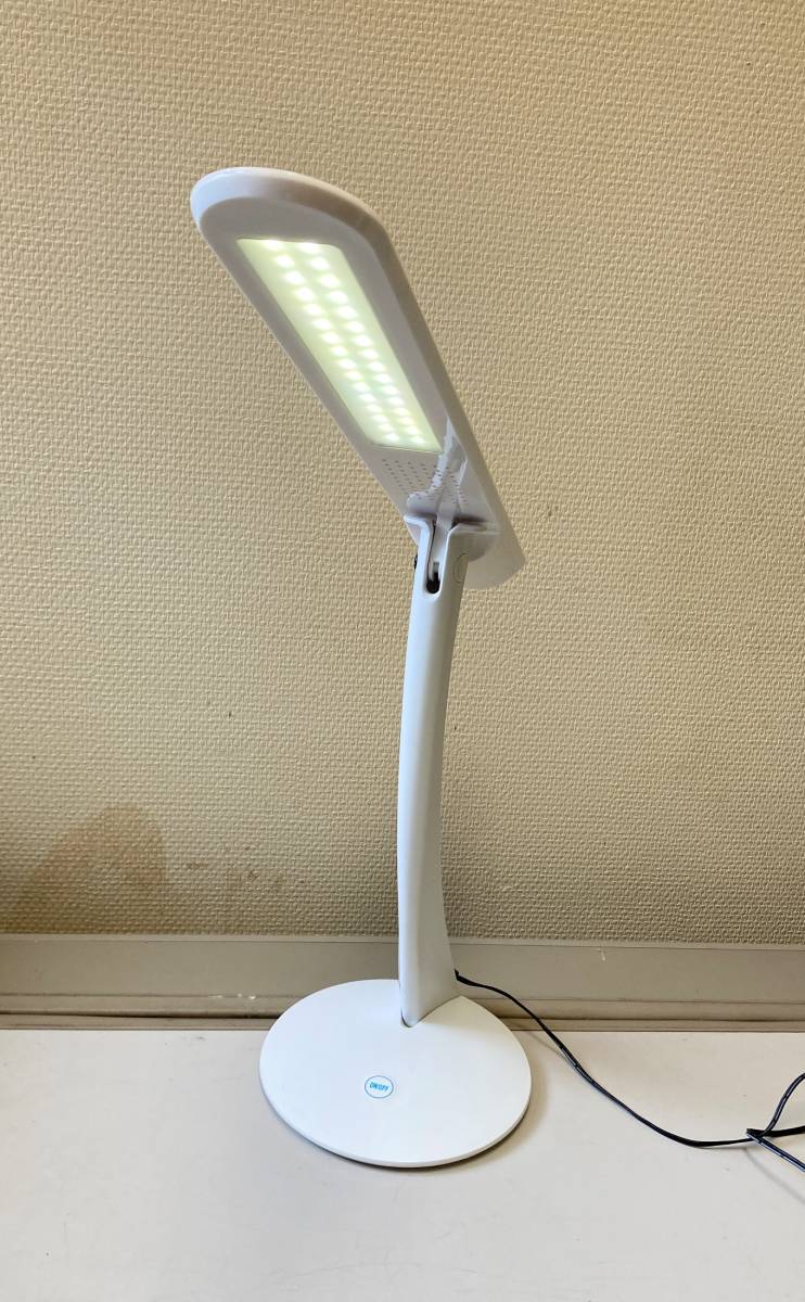 【現状品】ニトリ LEDデスクライト WTG-021 　明るさ4段階　ホワイト