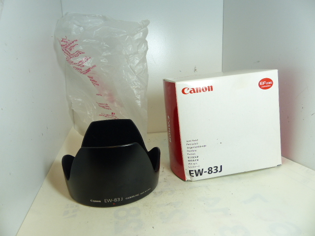 キャノン　大口径　EF-S　17-55㎜F2.8　IS　USM用花型フード　EW-83 J　箱付き
