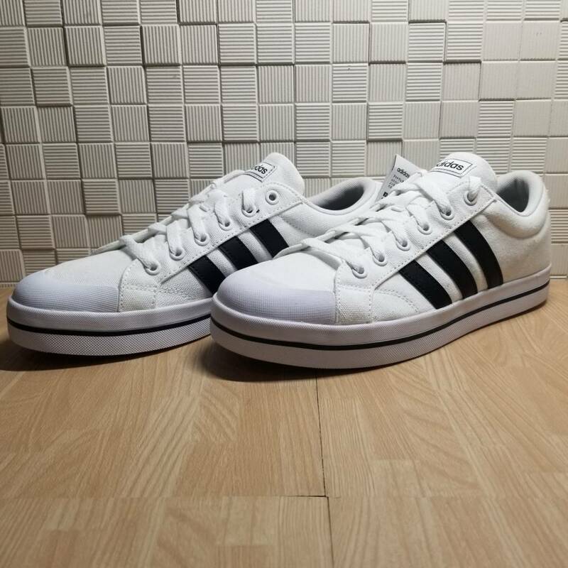 送料無料・新品未使用！！アディダス adidas カジュアルシューズ スニーカー / BRAVADASKATE U / 白 ホワイト 27.5ｃｍ