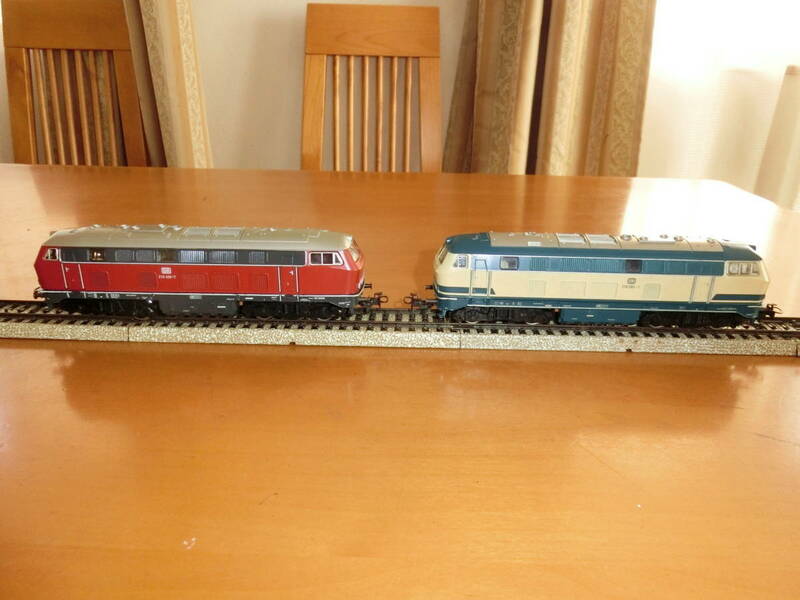 MARKLIN　/　メルクリン　/　DB216　/　ディーゼル機関車　青・赤　2両セット　/　3074＆3075
