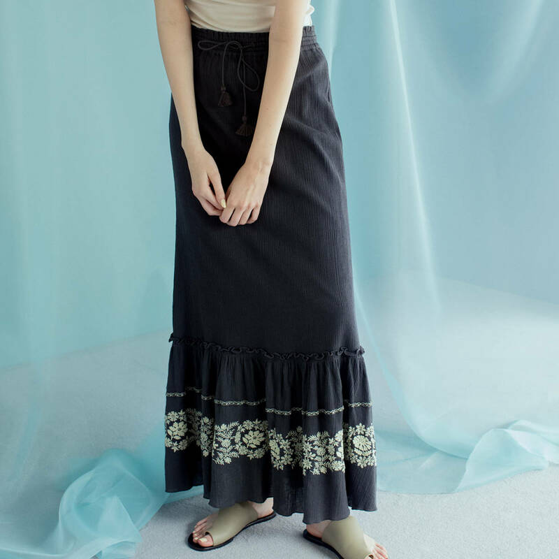 新品 定価2万 SOULEIADO ソレイアード 刺繍マキシスカート 