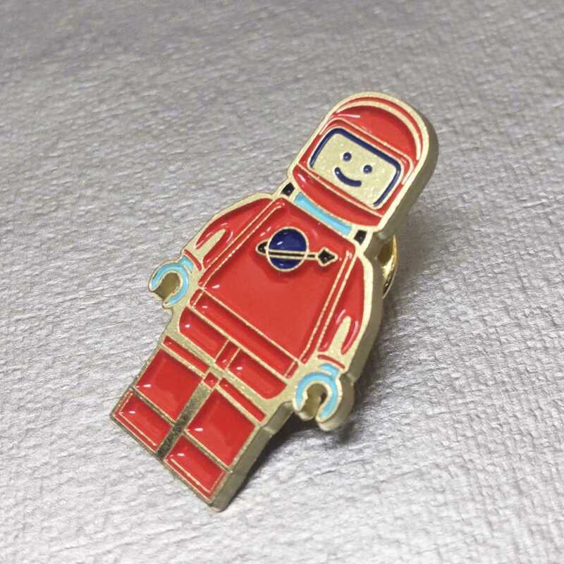 宇宙飛行士 ピンバッジ ピンズ■ゴールド レトロスペースマン 宇宙服人形 フィギュア LEGO レゴ ミニフィグ 赤 宇宙人 エイリアン