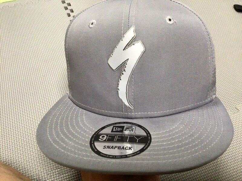 スペシャライズド SPECIALIZED ニューエラ NEW ERA コラボ 帽子 キャップ 3Dロゴ? グレー 灰色