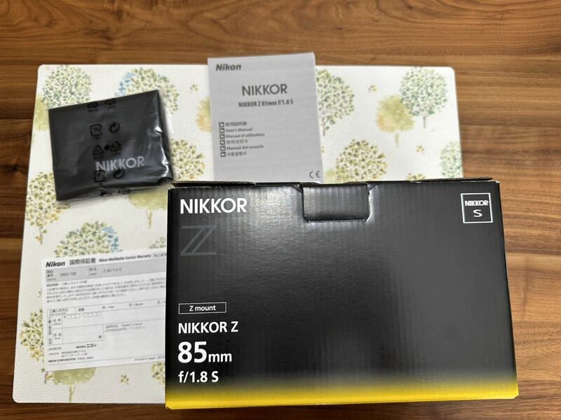 Nikon 単焦点レンズ NIKKOR Z 85mm f/1.8S Zマウント 元箱 取説 マニュアル レンズケース　未記入保証書 、レンズはありません