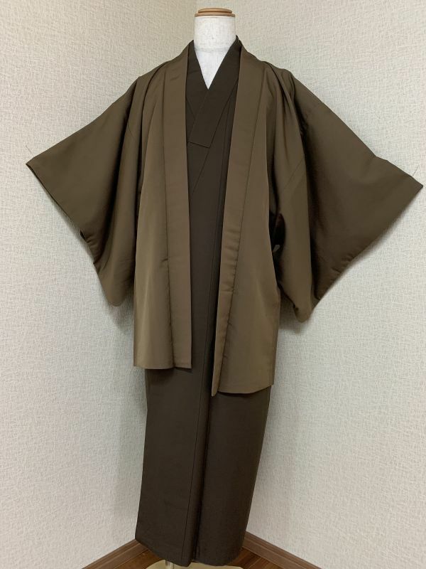 紳士　男性　正絹　袷　アンサンブルの着物　着物と羽織　海松茶/路考茶色　お洒落　お出かけに　保管品