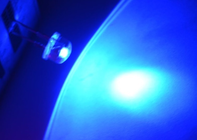 高輝度LED ストローハット 5mm 5Φ 100本 青 ブルー 電子工作 自作 DIY 電気回路 自動車 デコレーション
