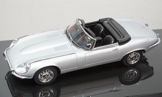  【稀少】Ж AUTOart 1/43 JAGUAR E-Type Roadster 1971 V12 Sr.3 Silver Ж オートアート ジャガー Eタイプ シリーズ3 銀 Ж Daimler XJ-S