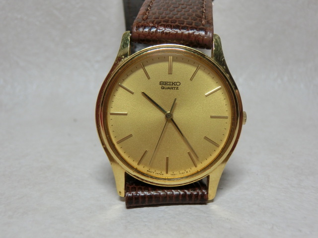 【№1076-O6006K】中古品：SEIKO セイコー クォーツ 7N01-7041 メンズ腕時計 作動品　目たち物はありません比較的きれいな商品