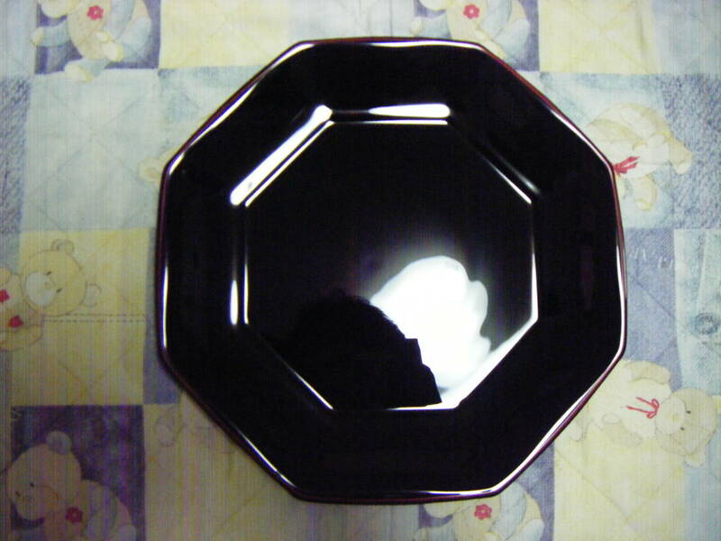 未使用。arcoroc 『八角形 黒ガラス 24cm皿』。フランス製。アルコロック。ブラックガラス。