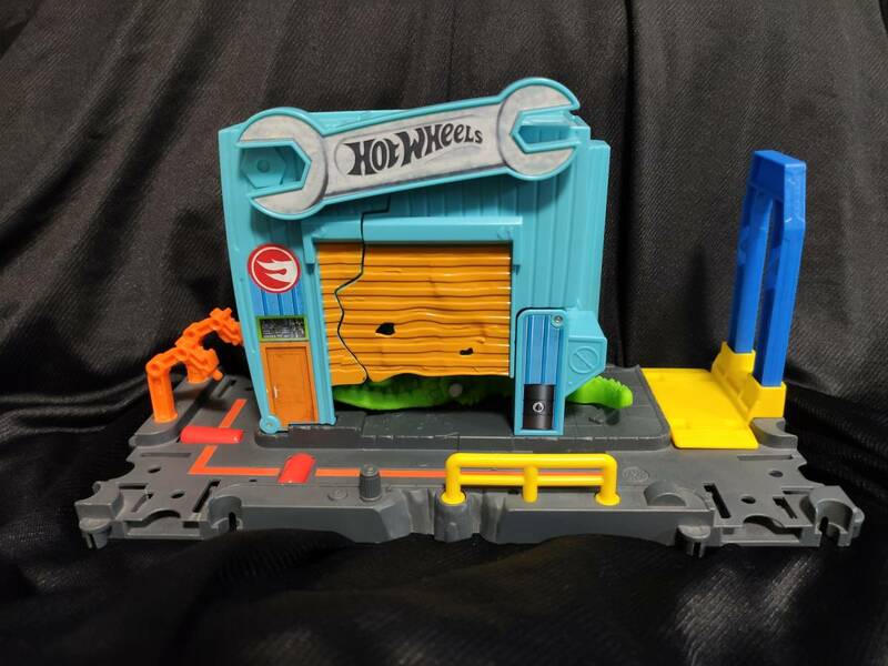 ホットウィール マテル ミニカー ガレージアタックプレイセット　HOT WHEELS CITY GATOR GARAGE ATTACK Play Set　ジュラシック