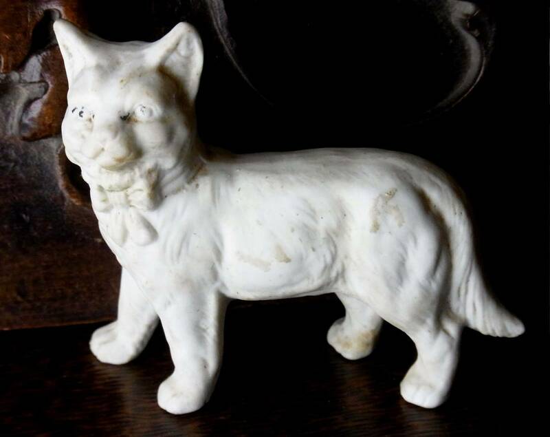 フランスアンティーク ビスキュイ リボンを付けたネコ 子猫 小さなオブジェ 素焼き陶器 骨董古美術