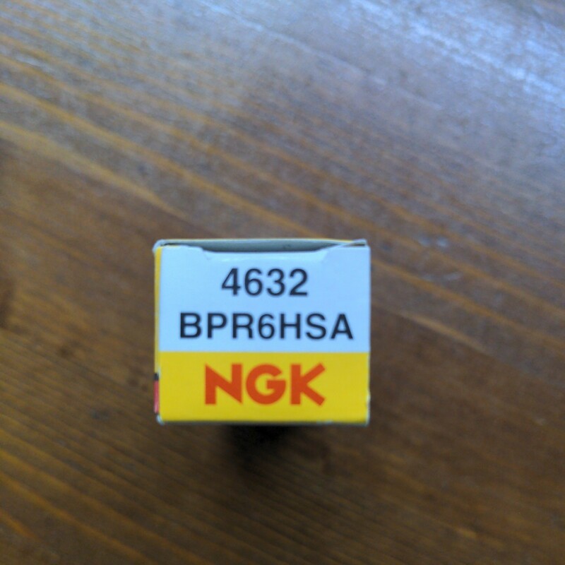 プラグ　一本　BPR6HSA NGK バイク　新品・未使用品