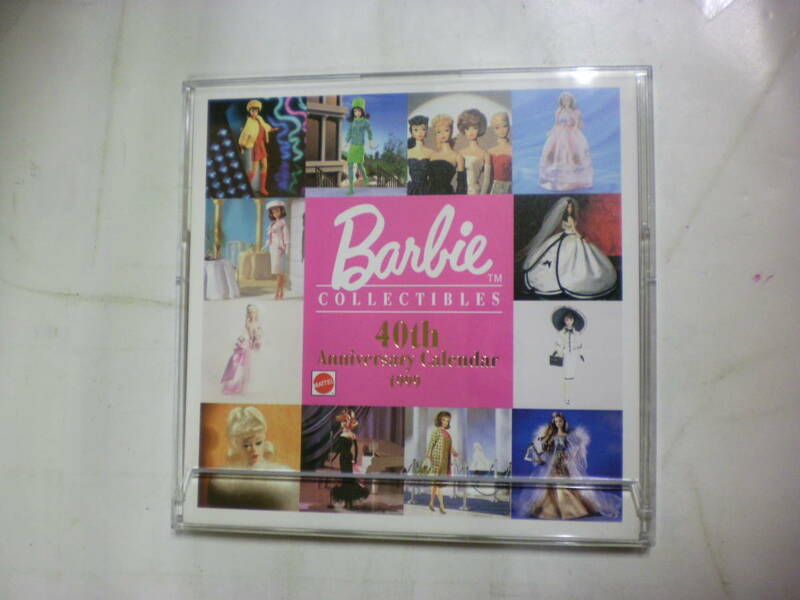 [ バービー Barbie COLLECTIBLES 40th 1999年卓上カレンダー ]バービー人形１３枚つづりカレンダー 本体約13ｘ13㎝ 送料無料