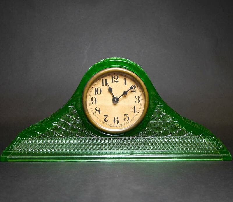 アメリカ製 ◆ ウランガラス ヴァセリンガラス 大型 置時計 ゼンマイ 当時物　アンティーク　ヴィンテージ雑貨 63-10