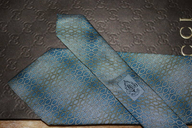 □新品同様■グッチシルク100％ネクタイ　ネクタイ専用紙袋付き■