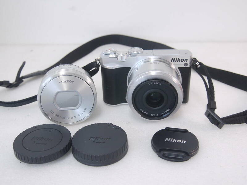 172 Nikon 1 J5 1NIKKOR 18.5mm 1:1.8/10-30mm 1:3.5-5.6VR ニコン ミラーレス一眼 デジタルカメラ レンズ/バッテリー付