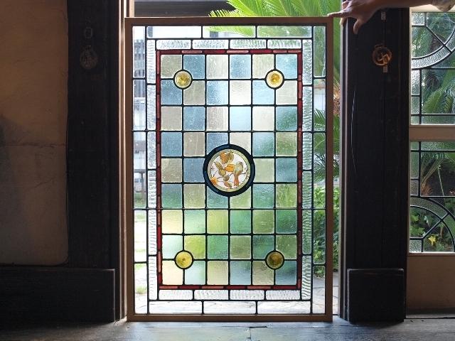 ■アンティークステンドグラス23414-1 小鳥のエナメル絵付け 英国 イギリス 窓 ドア 内装に ■