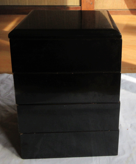 ☆昭和レトロ☆蔵出し：品の良い４段木製重箱