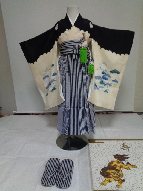 男児5歳の袴セット　　　紋は剣片喰
