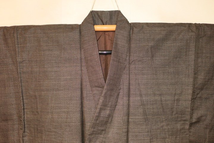 弐8769 本絹泥大島紬 男性着物 裄69丈136К鉄茶セピアブラウン カッコイイ着物だけシリーズ 珍色 未着用新品級