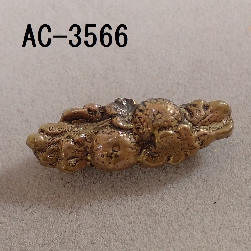 AC-3566　コレクター放出品　彫金　帯留　在銘　「一三作」　刀金具・表飾/時代物