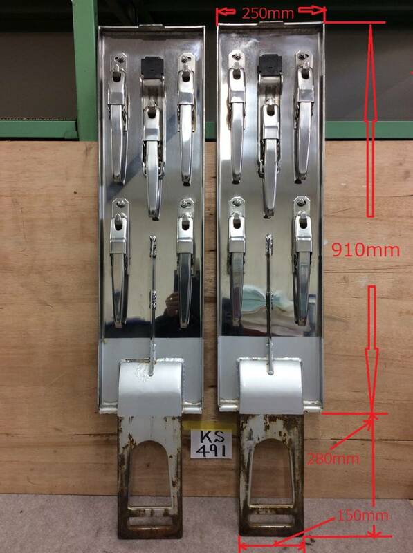 KS491＿TD　●三菱/スパーグレート、型式不明　▼荷台アオリ中間柱（ステンレス）左右セット、エビカン（ステンレス）付