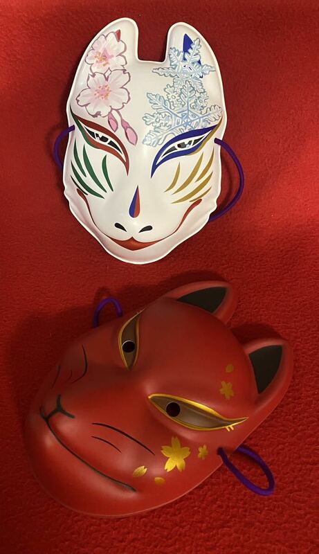 日本の伝統美「お面」花鳥風月柄の狐面&桜模様の赤い狐面のセット/お稲荷さんの守り面