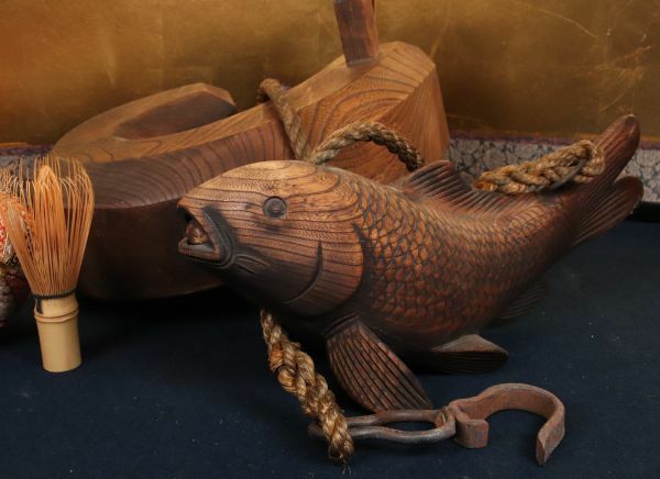BE358　古民具　木彫 鯉 魚横木 魚木　囲炉裏　炉鍵 炉かぎ 炉鉤 全長約40cm