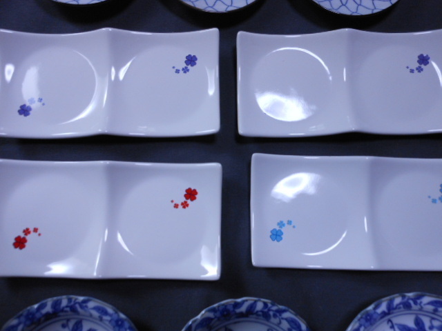 未使用の網目の小皿５枚＊紺の葉の小皿５枚＊横長のお皿４枚のセットです。