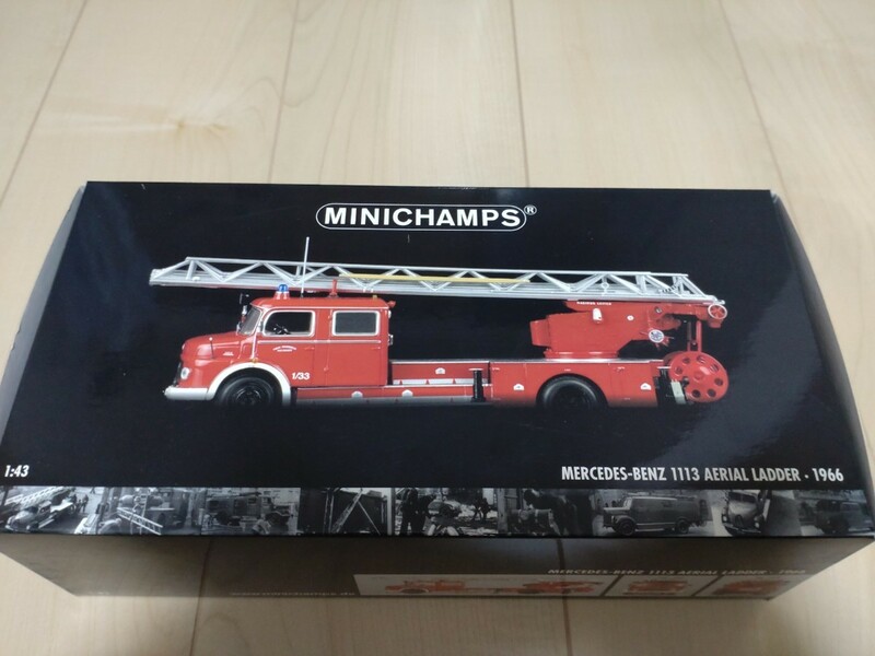 ミニチャンプス（ MINICHAMPS ）1/43 メルセデスベンツ 1113 ハシゴ消防車 1966