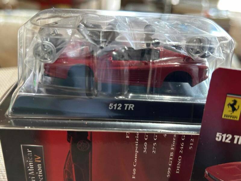 送料込み　未組立　 1/64 512TR フェラーリ４コレクション　赤　サークル　