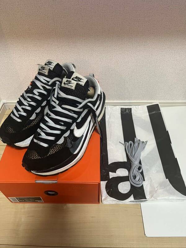 nike sacai ヴェイパーwaffle BLACK and White