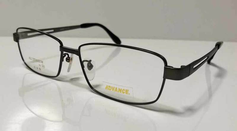 大きいサイズのメガネ　60サイズ★スクエアシェイプ★ADVANCE　4722　グレー★チタン　日本製