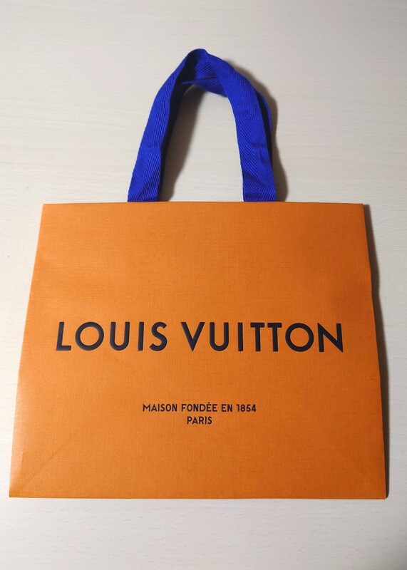 LOUIS VUITTON ルイヴィトン ショップ袋 ショッパー 紙袋 長財布のサイズ