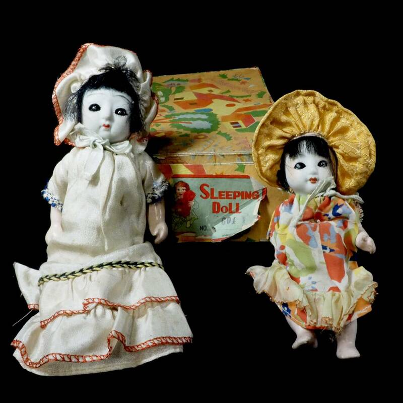 大正〜昭和初期 サクラビスク 文化人形 スリーピングドール 鳴き人形 シノダ製（右のお人形）箱付 幅9cm 厚み4cm 長さ23cm OTK510