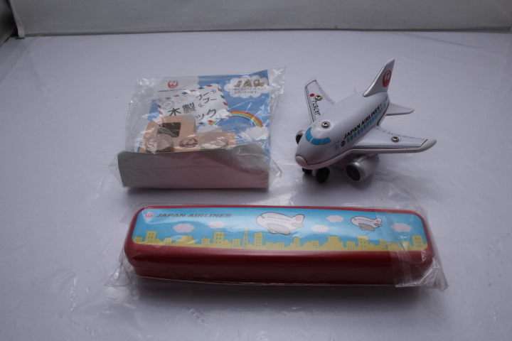 【日本航空　JAL】　木のトラック　飛行機の玩具　スプーン＆フォーク　セット