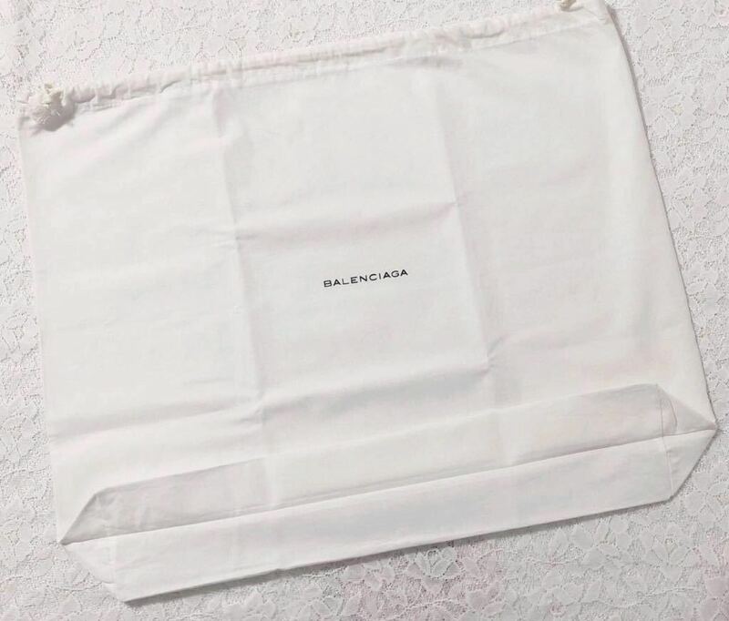 バレンシアガ「BALENCIAGA」 バッグ保存袋 現行（2768）正規品 付属品 内袋 布袋 巾着袋 46×45×9.5cm マチあり バッグ用 ホワイト 布製