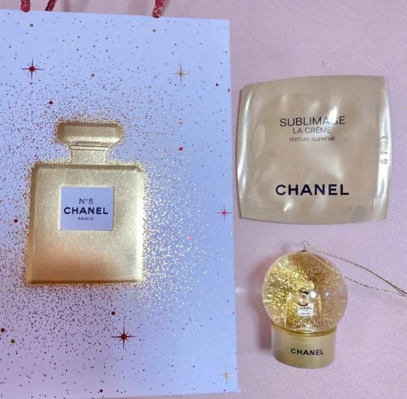 シャネル　CHANEL ホリデー　限定　ノベルティ　スノードーム　非売品　no5 香水　オーナメント　クリスマス　スノーグローブ