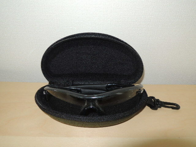 ★サングラス用ハードケース 頑丈メガネケース カーキ色 ※画像のサングラスはオークリー レーダーですサングラスは付きません